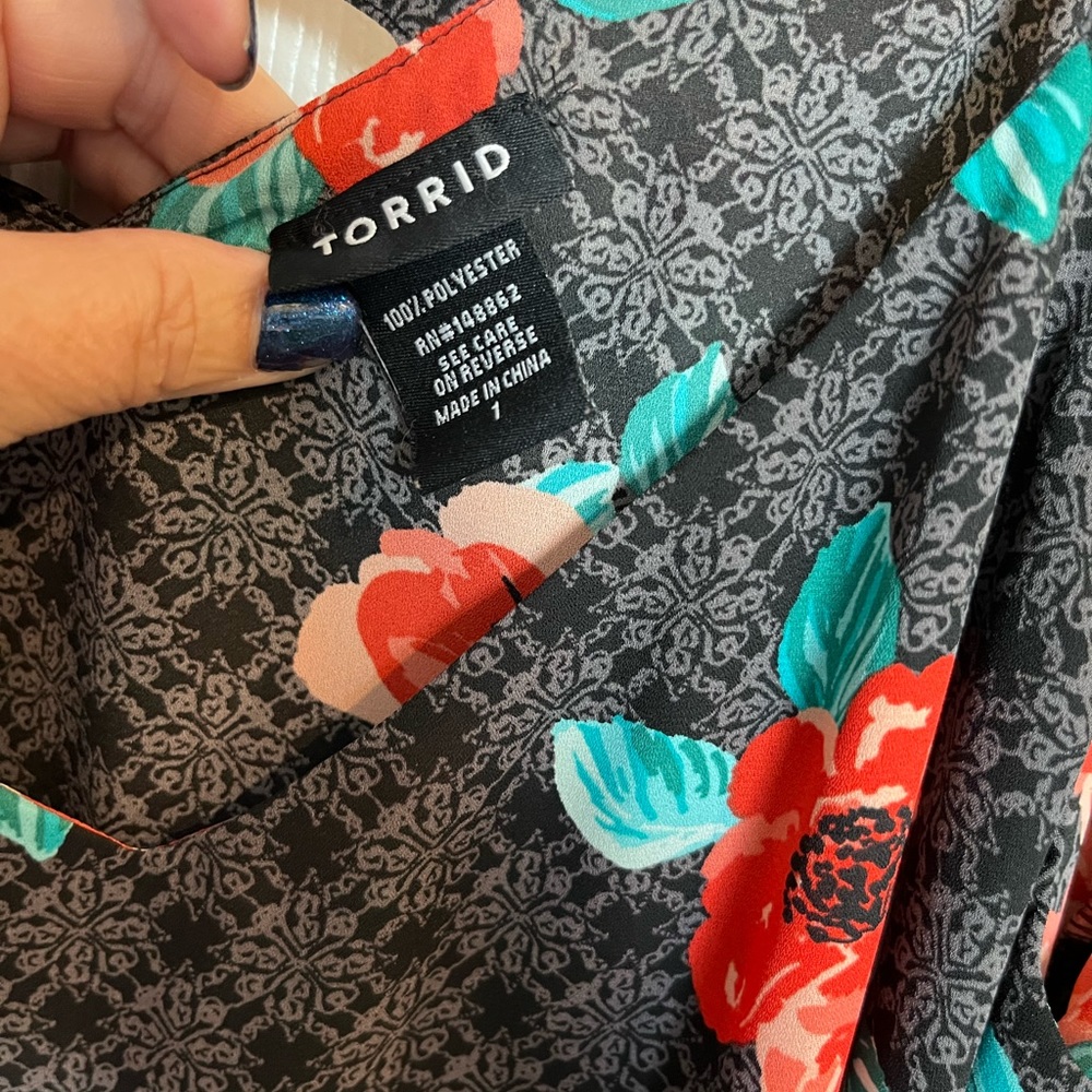 Like New Torrid vibrant v-neck layered cami - Picture 5 of 9
